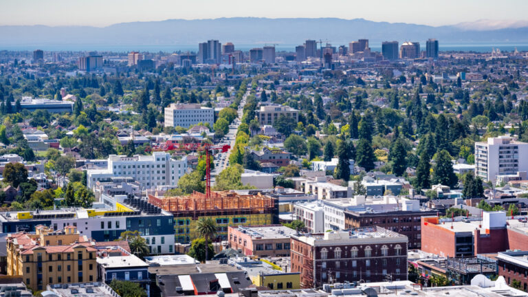 Aerial,View,Of,Berkeley,And,North,Oakland,On,A,Sunny